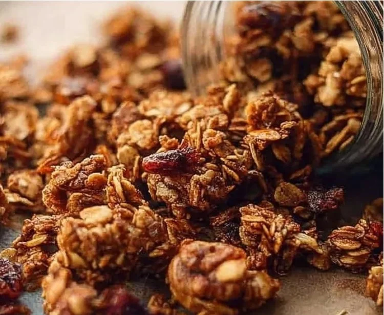 High-protein crunchy granola meal prep for energizing breakfasts