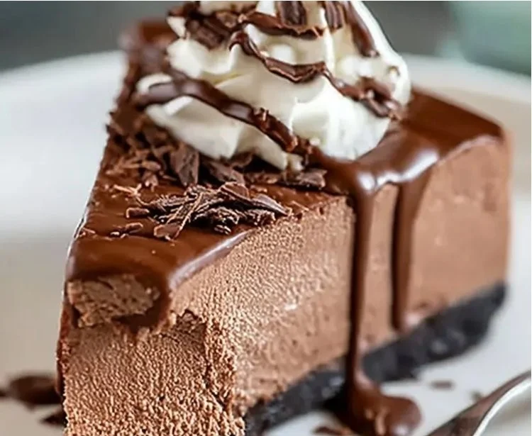 No-bake keto chocolate cheesecake topped with chocolate shavings