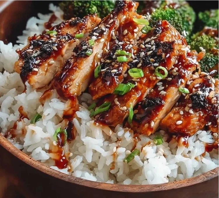 Delicious sticky chicken rice bowls with high protein for a family-friendly dinner