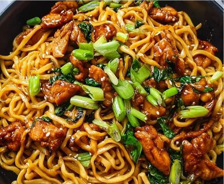 High-protein garlic chicken served with power noodles for a quick dinner.